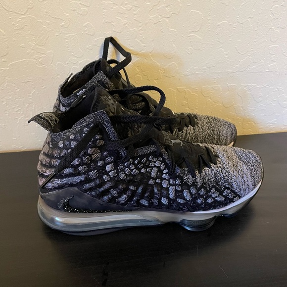 Lebron 17 Black and White - Picture 2 of 6